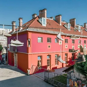 Celica Hostel Λιουμπλιάνα